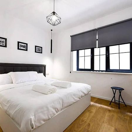 Lina -Tia Lovely New Bazaar Apartment Tirana Exterior foto