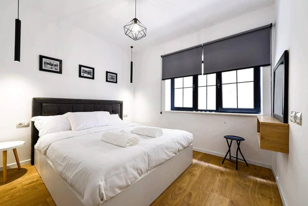 Lina -Tia Lovely New Bazaar Apartment Tirana Exterior foto