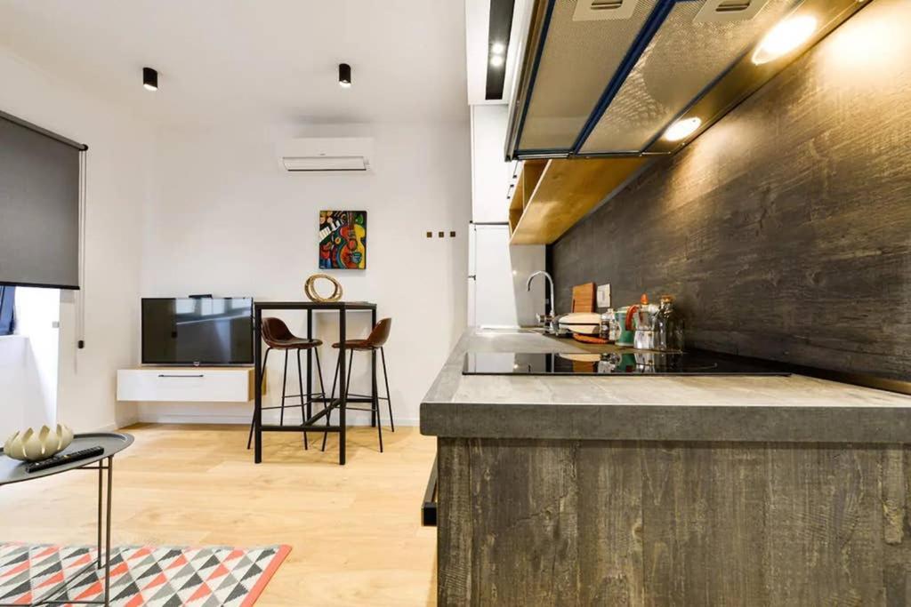 Lina -Tia Lovely New Bazaar Apartment Tirana Exterior foto