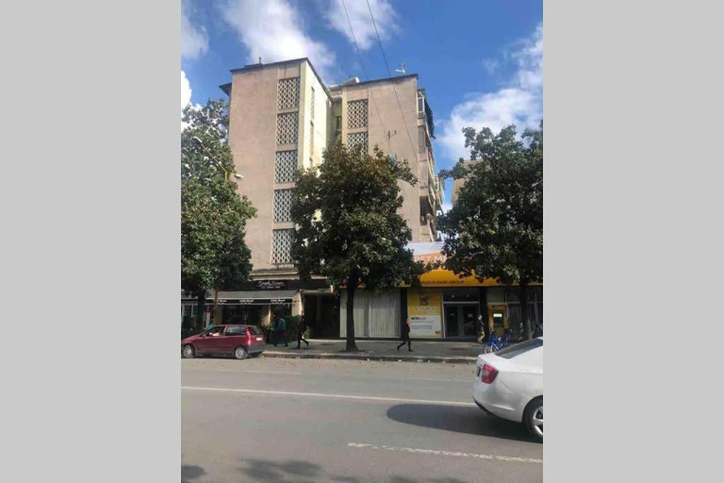 Lina -Tia Lovely New Bazaar Apartment Tirana Exterior foto