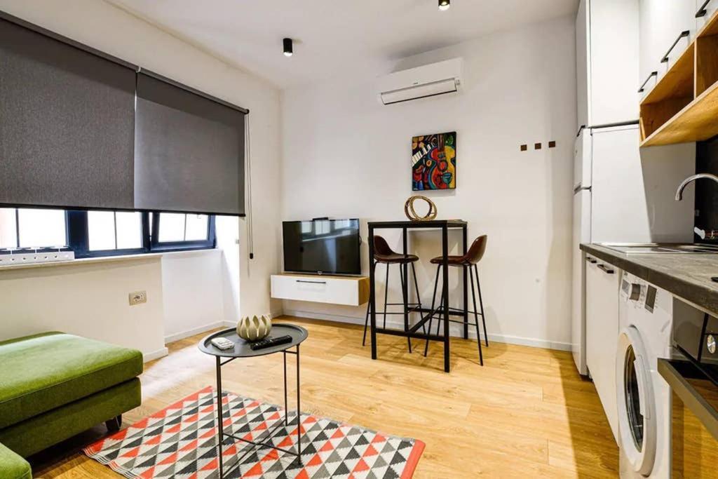 Lina -Tia Lovely New Bazaar Apartment Tirana Exterior foto