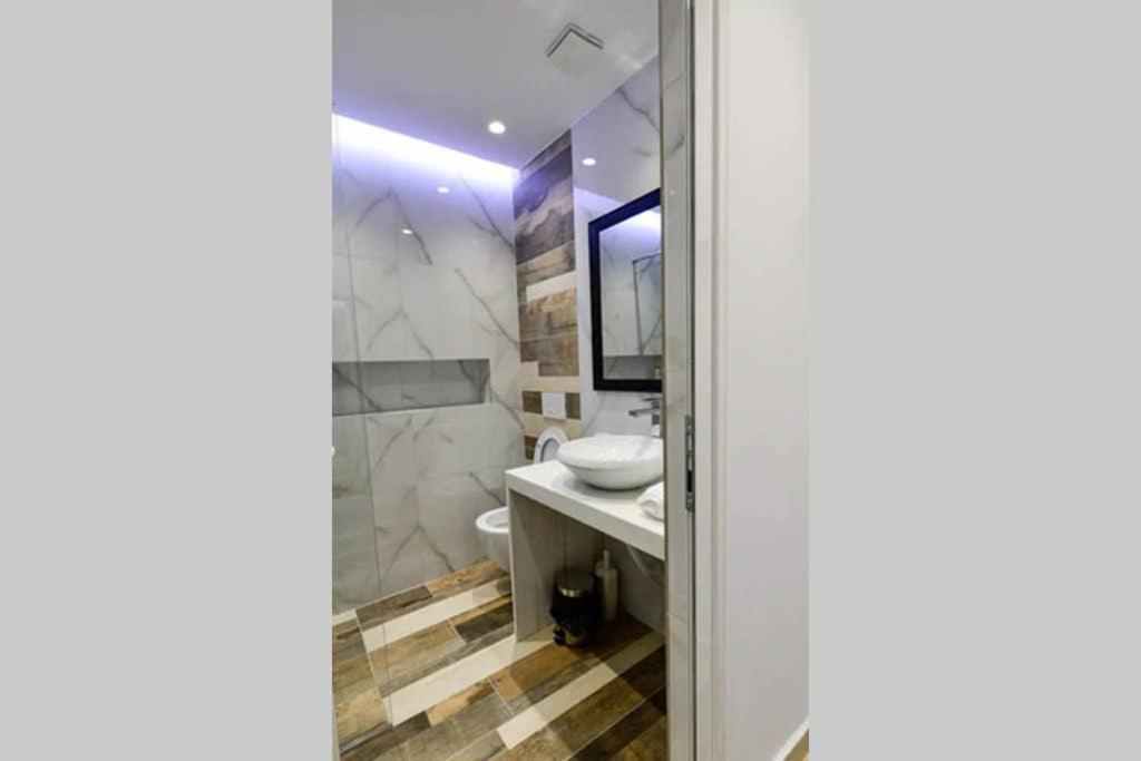 Lina -Tia Lovely New Bazaar Apartment Tirana Exterior foto