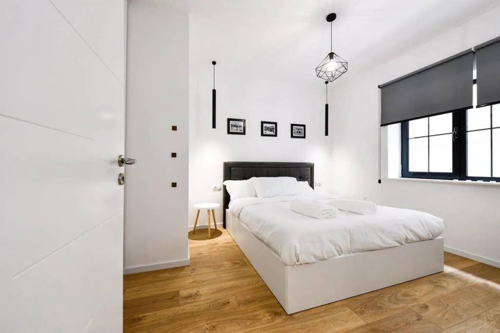 Lina -Tia Lovely New Bazaar Apartment Tirana Exterior foto